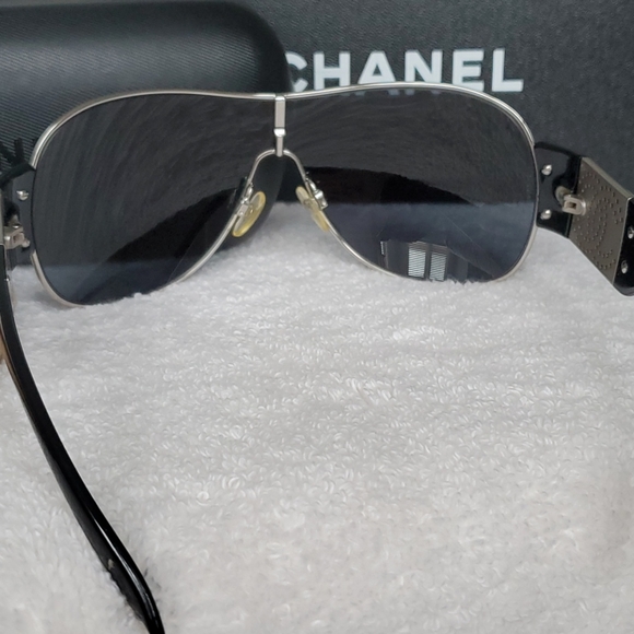 Vintage Chanel Aviator Sunglasses - Picture 6 of 8